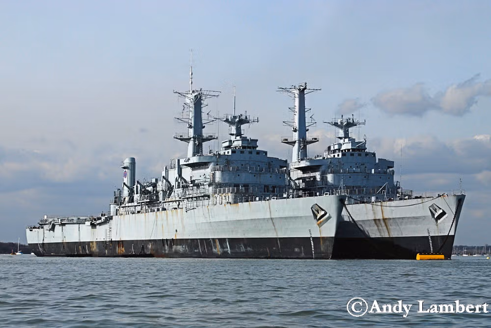 HMS Fearless