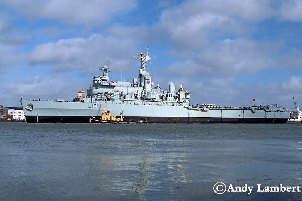 HMS Fearless